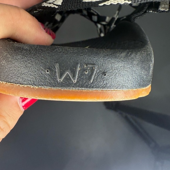 Chaco Monochrome Strappy Sandals - Picture 6 of 6